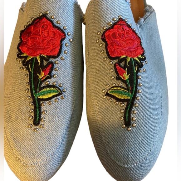 NWT Yoki Rose Pattern Willas Light Denim Slip On Shoes Scuffs Roses Multi Sizes - Picture 2 of 8